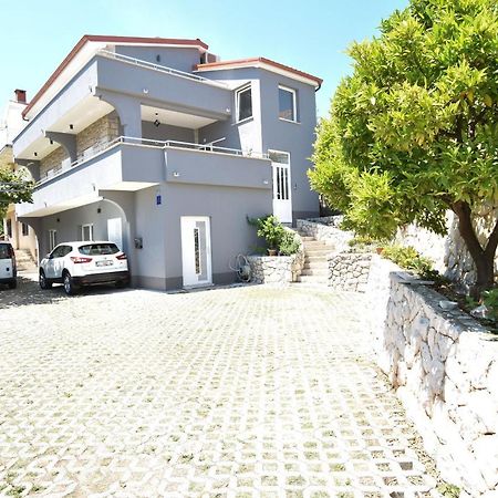Apartments Mimi Примоштен Екстер'єр фото