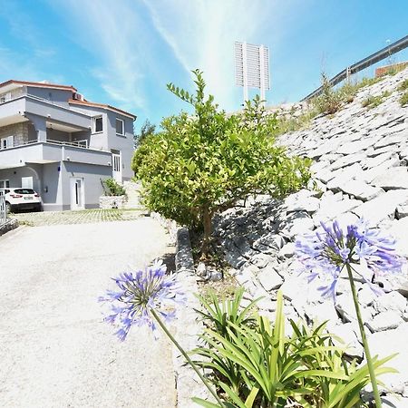Apartments Mimi Примоштен Екстер'єр фото