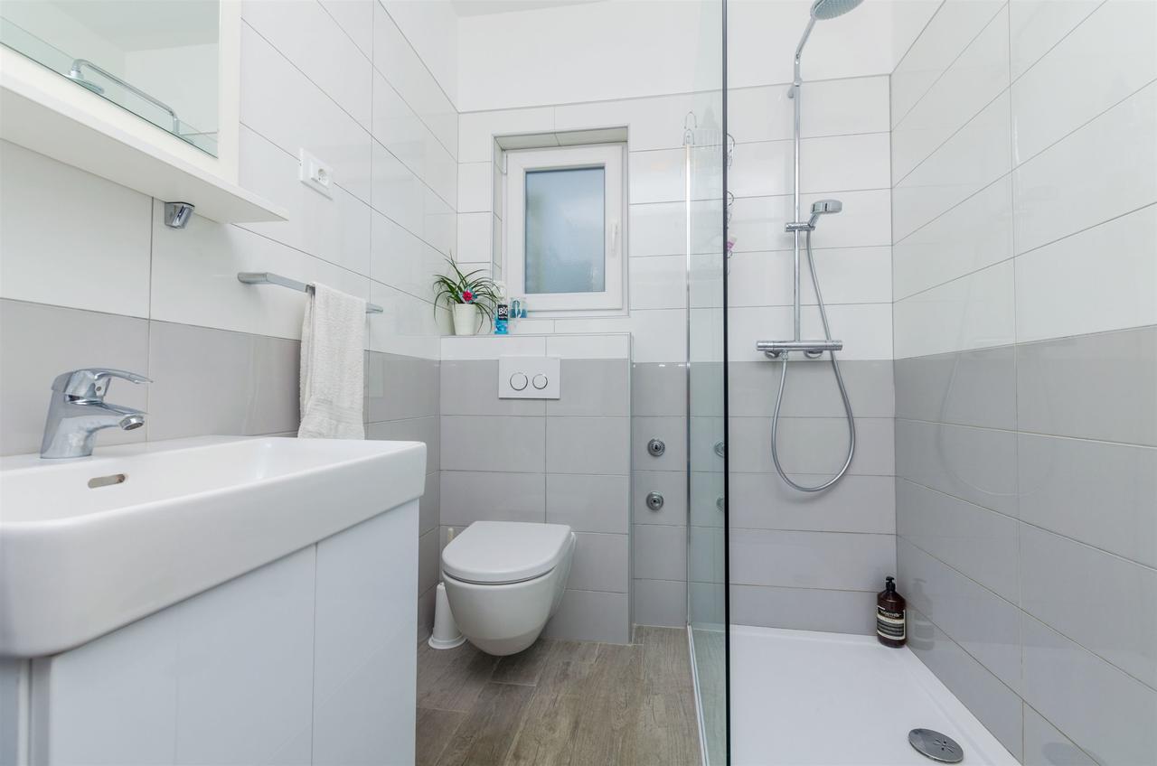 Apartments Mimi Примоштен Екстер'єр фото