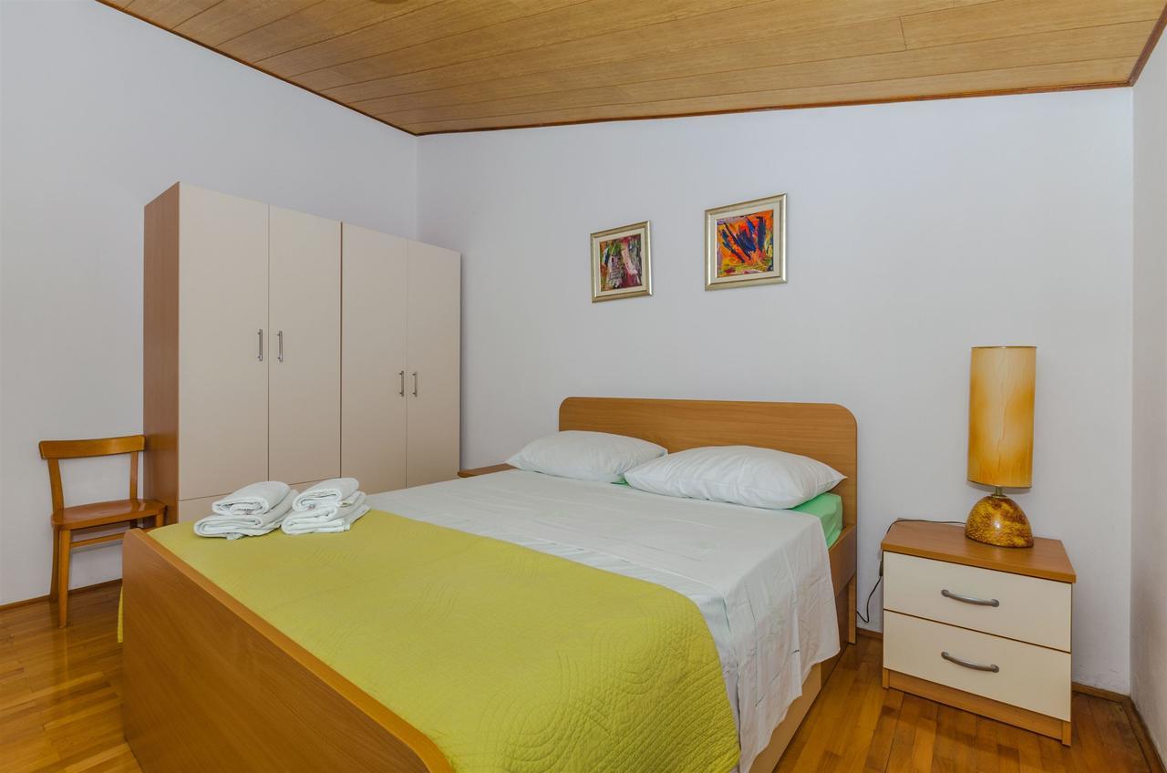 Apartments Mimi Примоштен Екстер'єр фото