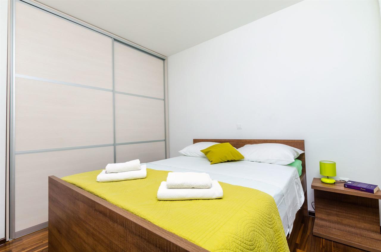 Apartments Mimi Примоштен Екстер'єр фото